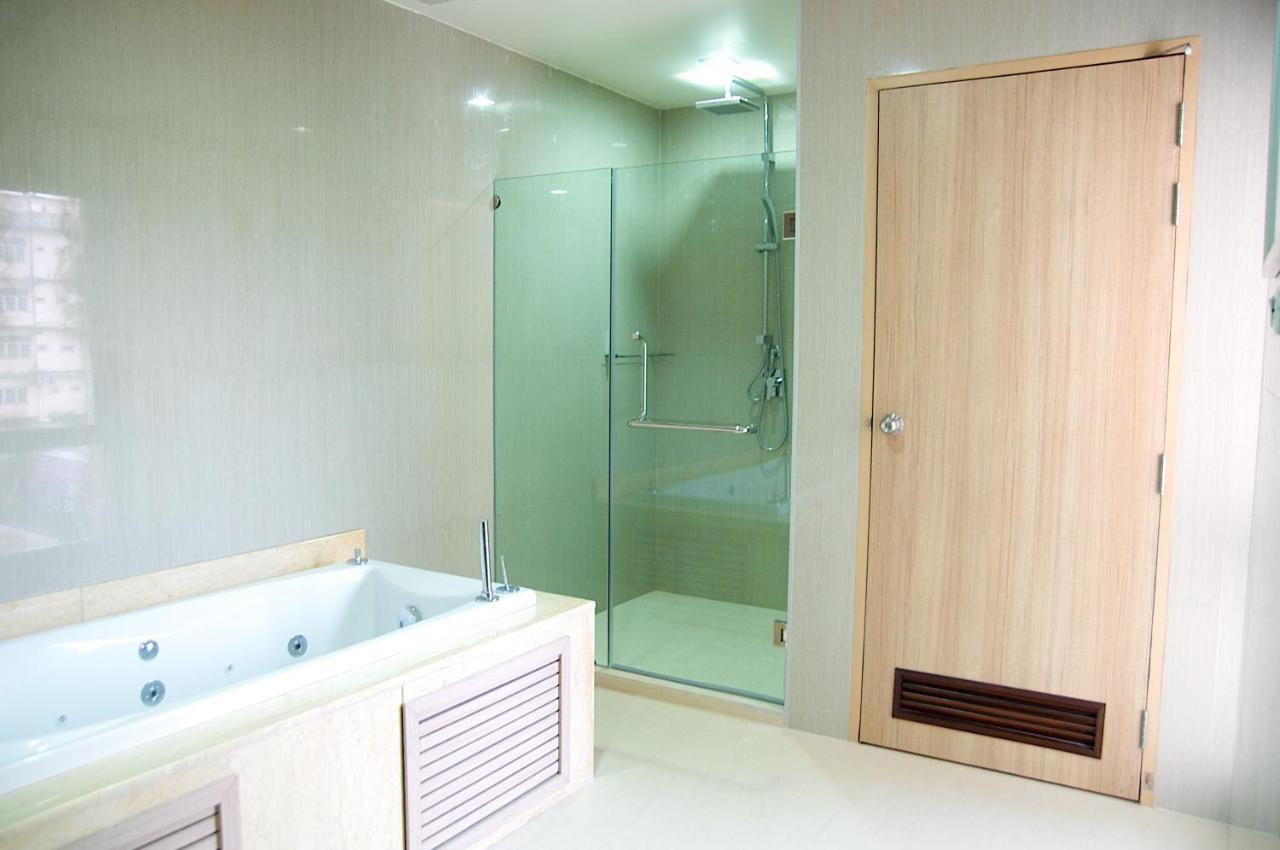 Jolly Suites&Spa Petkasem Haōhng Khēm Kültér fotó