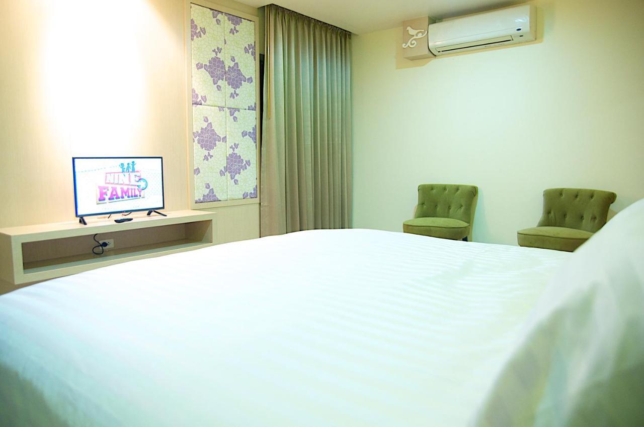 Jolly Suites&Spa Petkasem Haōhng Khēm Kültér fotó